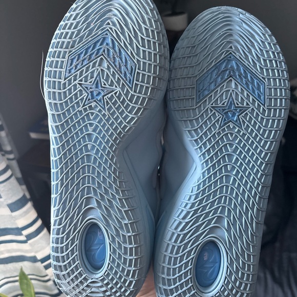 Light Blue Shai Gilgeous-Alexander sneaker. - Picture 4 of 4